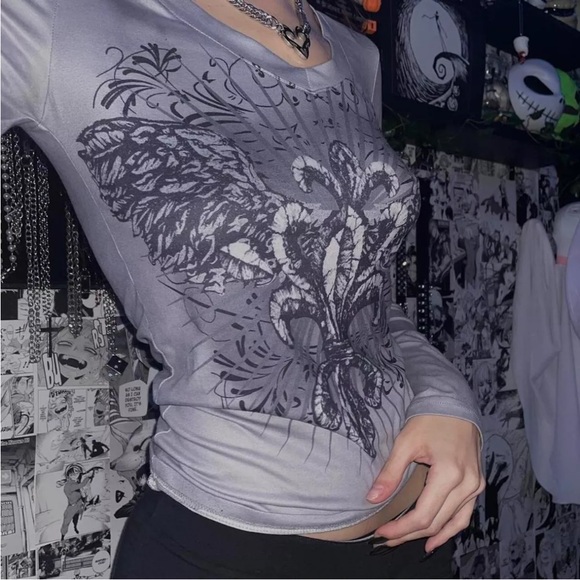 NWT Y2K Inspired Fleur De Lis Grunge Long Sleeve V Neck Shirt Graphic Top Small - Picture 4 of 9